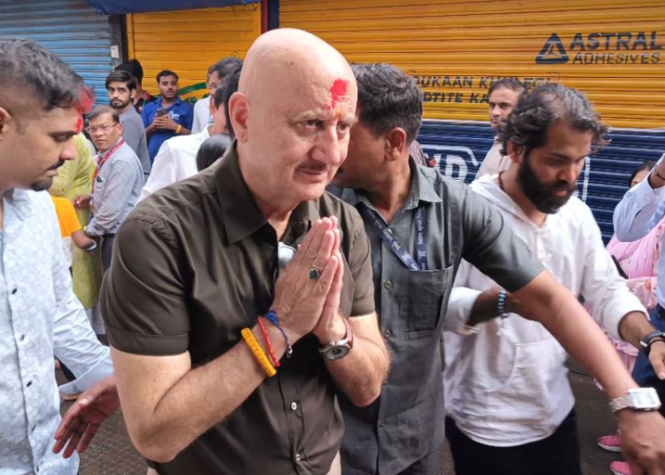 Veteran Actor Anupam Kher Seeks Blessings at 'Lalbaugcha Raja' in Mumbai