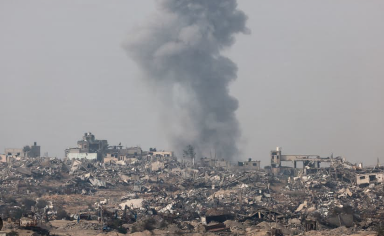 ISRAELI TANKS ADVANCE INTO CENTRAL GAZA TOWN; AIR STRIKE CLAIMS 20 LIVES IN THE SOUTH