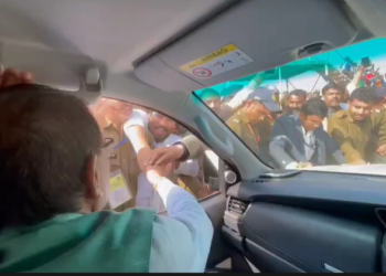 Supporters Stop Shivraj Singh Chouhan's Car Ahead of New MP CM's Swearing-in, Raise Slogans Hailing Him
