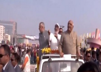 : "Gujarat CM Bhupendra Patel Adds Vibrancy to Sky: Attends International Kite Festival in Ahmedabad"