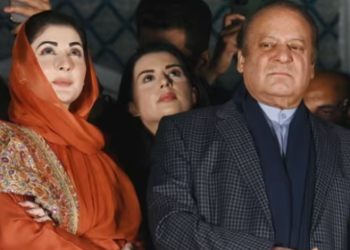 Pakistan's former Prime Minister Nawaz Sharif (R) and leader of the Pakistan Muslim League (PML) party, next to his daughter Maryam Nawaz (AFP)(AFP)