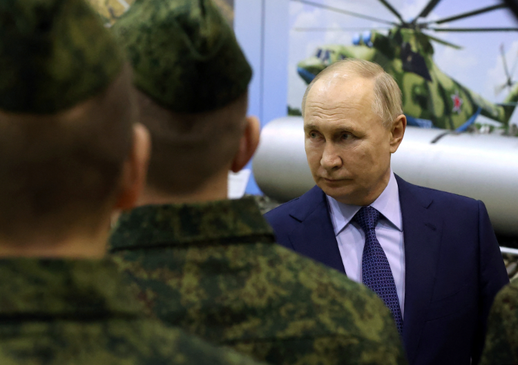 Putin Assures Russia Will Not Attack NATO, Warns of Consequences for F-16s in Ukraine