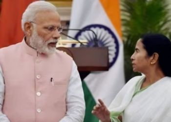 A file photo of Prime Minister Narendra Modi with West Bengal chief minister Mamata Banerjee.