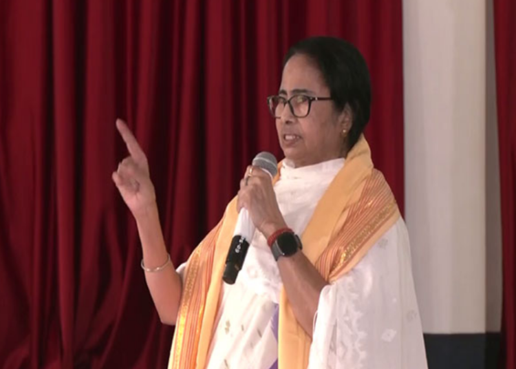 "This is a Jumla Government": CM Mamata Banerjee Attacks Centre