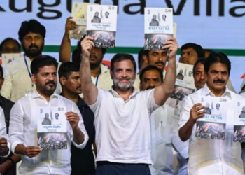 Rahul Gandhi and Telangana chief minister Revanth Reddy during an election campaign meeting on the outskirts of Hyderabad on April 6(AFP FILE PHOTO)