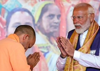 Prime Minister Narendra Modi and Chief Minister Yogi Adityanath at a Nari Shakti Vandan program, in Varanasi, Tuesday, May 21, 2024.(PTI)