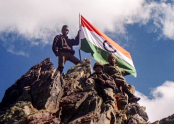 In this photo from PTI archives, Indian army soldiers are seen at Tiger Hill in the Drass-Kargil area of Ladakh. (PTI Photo) (PTI)
