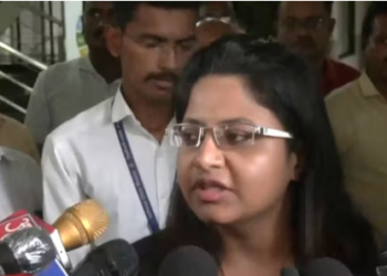 Probationary IAS officer Puja Khedkar speaks to media persons in Washim.(ANI)