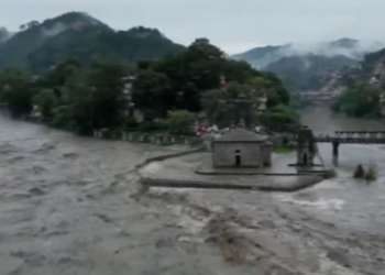 A view shows the overflowing river Beas following heavy rains in Kullu district in the northern state of Himachal Pradesh, India. (ANI)