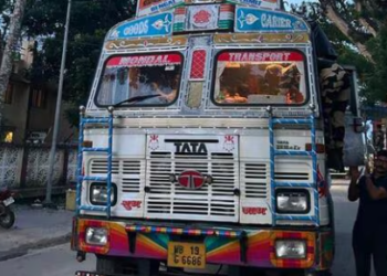 Government officials said that at least 500 Indian truck drivers are stuck in Bangladesh. (HT Photo)