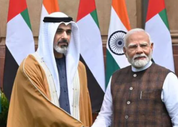 Prime Minister Narendra Modi welcomes Abu Dhabi's Crown Prince Sheikh Khaled Bin Mohammed Bin Zayed Al Nahyan upon his arrival at the Hyderabad House in Delhi on Monday. (Arvind Yadav,HT Photo)