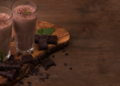 Research suggests chocolate milk may enhance athletic performance and endurance better than plain milk.(Freepik)