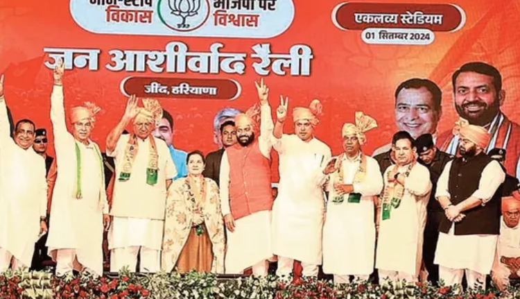 Haryana chief minister Nayab Singh Saini addressing the public during the ‘Jan Ashirwad’ rally in Jind. (Manoj Dhaka/HT)