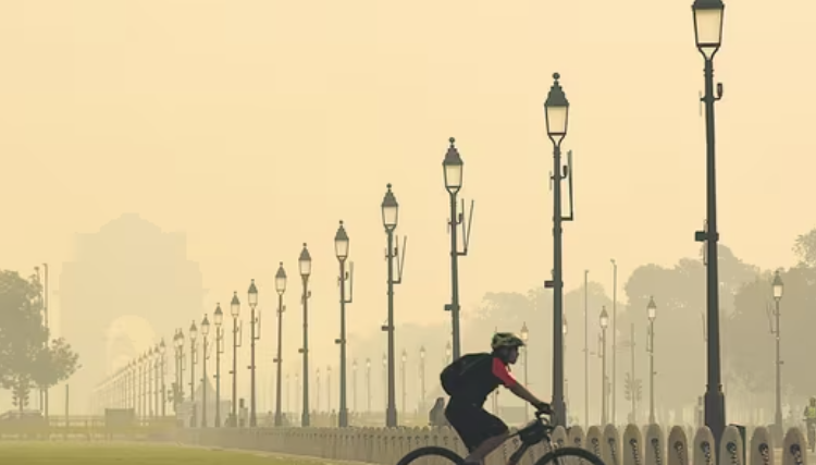 Vehicular and industrial pollution were the top reasons for high AQI in Delhi (HT Photo)