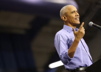 Former U.S. President Barack Obama speaks during a campaign event in support of Democratic presidential nominee and U.S. Vice President Kamala Harris in Pittsburgh, Pennsylvania, U.S., October 10, 2024. REUTERS/Quinn Glabicki(REUTERS)