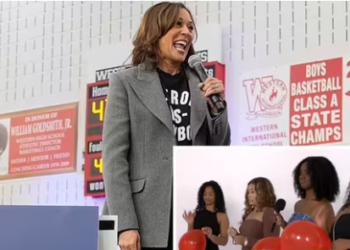 Kamala Harris campaign released a new ad after former President Barack Obama accused black male voters who are not supporting the US VP of sexism.(AP/X)