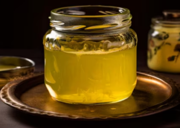 Consuming ghee enhances digestion⁣ and supports immune system⁣. (Freepik)
