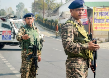 FILE: Security personnel stand guard during a search operation on Srinagar-Ladakh highway following a terrorist attack, in Ganderbal district, Jammu & Kashmir,(PTI)