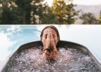 Ice Baths for Stress Relief: Study Reveals 10-Minute Cold-Water Immersion Could Enhance Mental Clarity and Sleep Quality