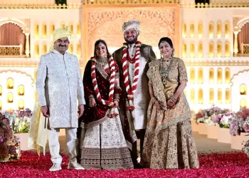 Jeet Adani Teases Diva Shah During Varmala, Priti Adani Gets Emotional: Heartwarming Wedding Video Goes Viral