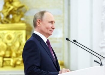 Putin Approves State-Backed Messaging App to Rival WhatsApp, Telegram