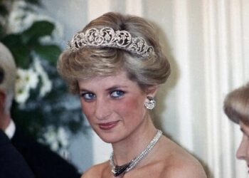 Lady Eliza Spencer, Princess Diana’s niece, gets engaged in dreamy Santorini proposal