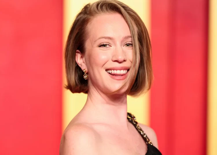 Hamas-linked outlet praises Hannah Einbinder’s Emmys speech but censors her dress