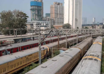 Vada pav and samosas may vanish from Mumbai railway stalls amid LPG shortage fears