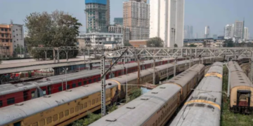 Vada pav and samosas may vanish from Mumbai railway stalls amid LPG shortage fears