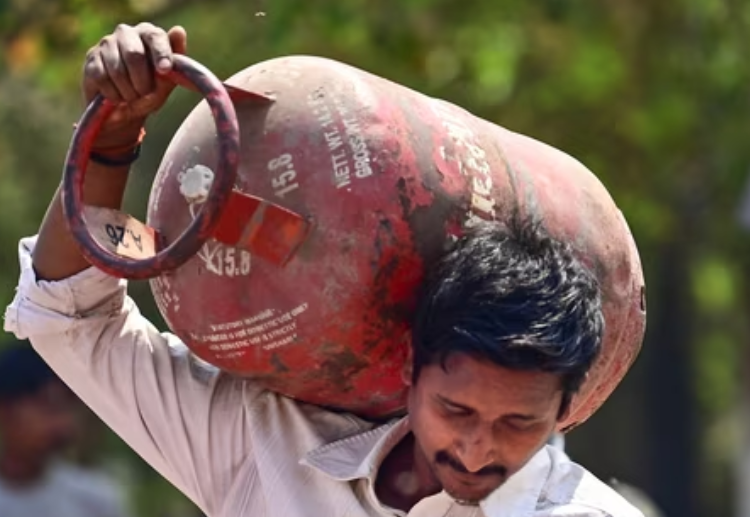 Delhi budget 2026: ₹260 crore allocated for free LPG cylinders on Holi and Diwali