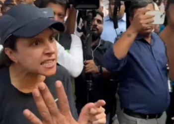 Woman Confronts BJP’s Girish Mahajan Over Mumbai Traffic Chaos, Leader Responds