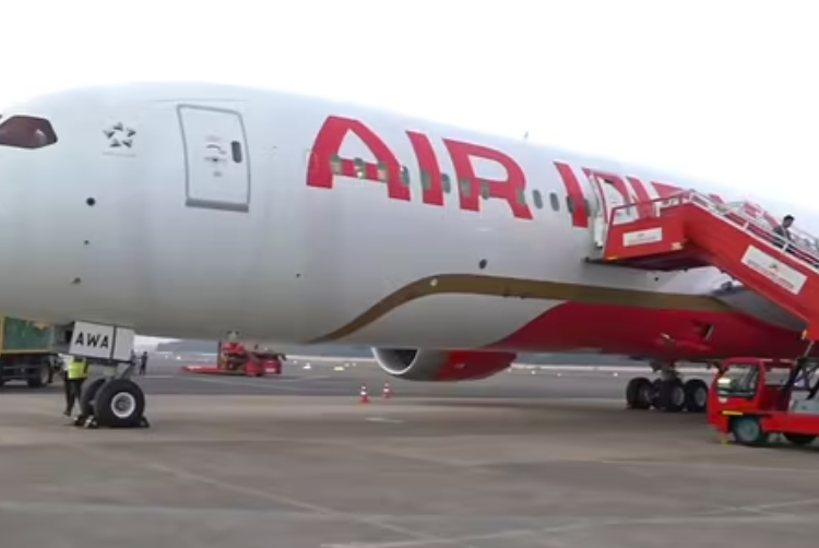 Air India Flight Makes Emergency Landing in Delhi After Engine Fire Warning; All 171 Passengers Safe