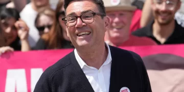 Andy Burnham Emerges as Labour’s New Hope as Starmer Resigns Amid Reform UK Surge