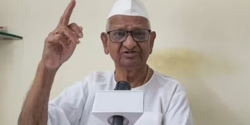 Anna Hazare Urges PM Modi to Hold Dialogue, Says Minister’s Resignation Would Strengthen Accountability