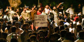 Jantar Mantar Protest Swells Despite Sonam Wangchuk Ending Fast; Demonstrators Vow to Continue Until Demands Are Met