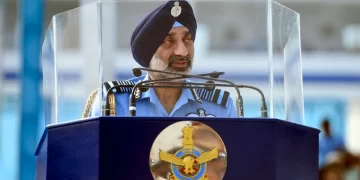 IAF Chief AP Singh Flies Final Sortie in Kiran Aircraft, Reunites With First Flying Instructor